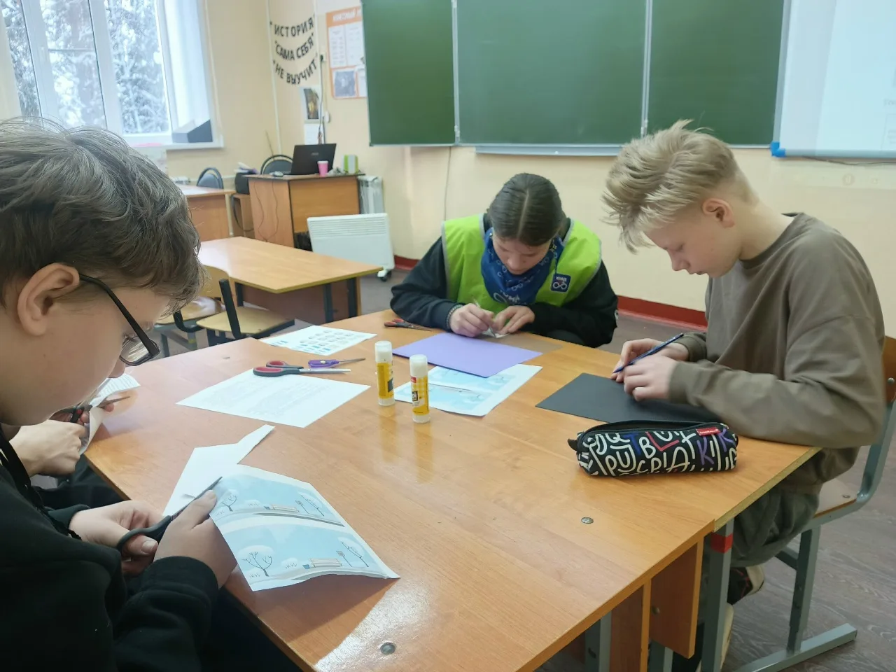 🚦🚌 В очередной раз учащиеся нашей школы присоединились к региональной акции "Пятница ...