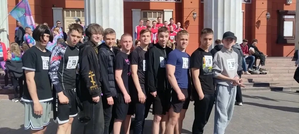 🇷🇺 9 мая наши мальчишки участвовали в эстафете в память о Великой Победе.