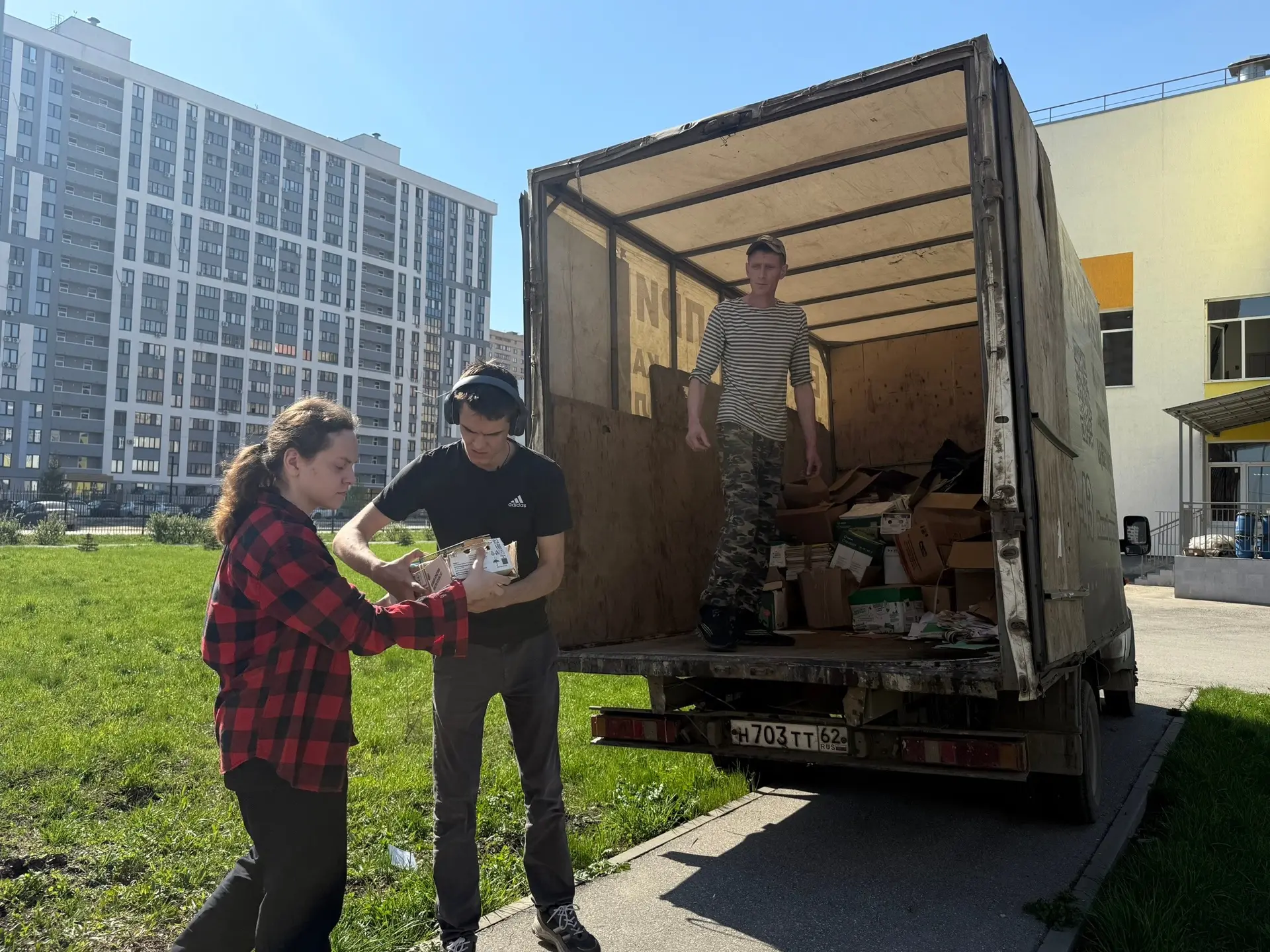 📦 Школа за экологию: итоги сбора макулатуры!  Наша школа сдала 3 тонны макулатуры! ♻️ Спасибо всем, 