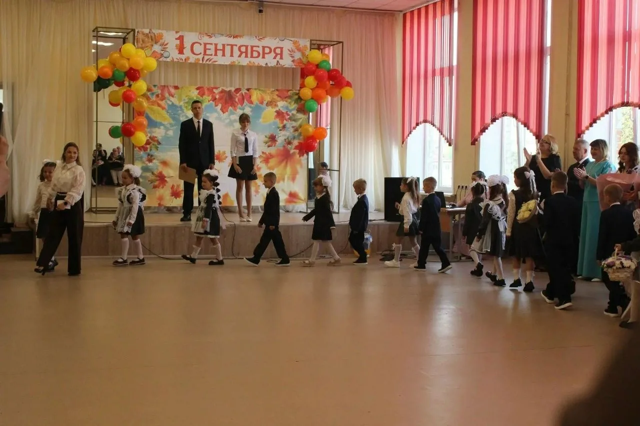 🎉 В школе № 6 им. Коновалова В. П. прошла торжественная линейка, посвящённая Дню Знаний!