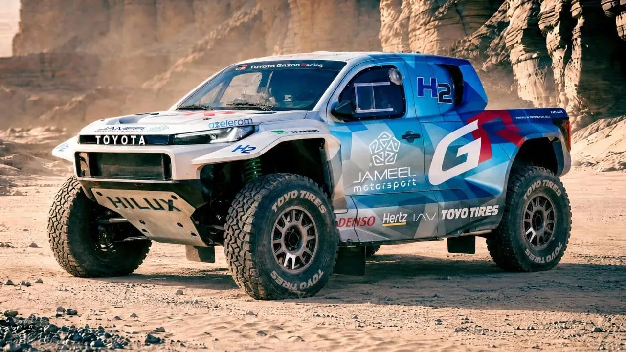 Toyota представила новый внедорожник DKR GR FC Hilux, который будет участвовать в ралли...