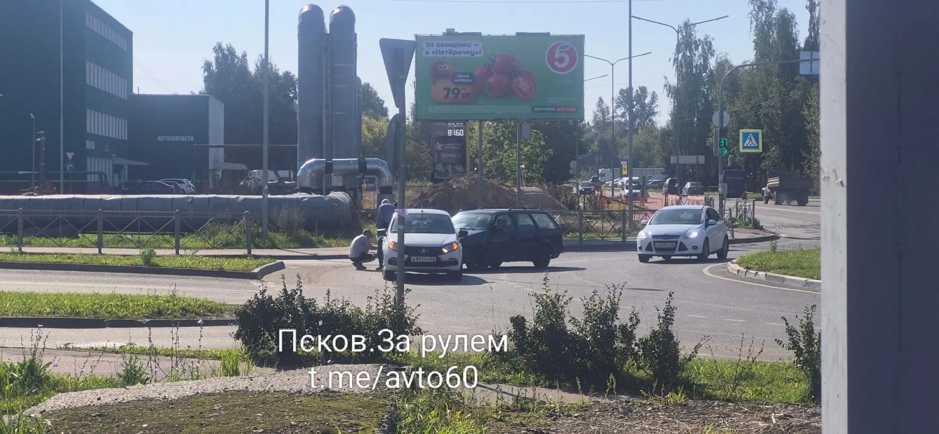 Участники первого ДТП на круге Индустриальной разъехались, прибыла вторая смена.