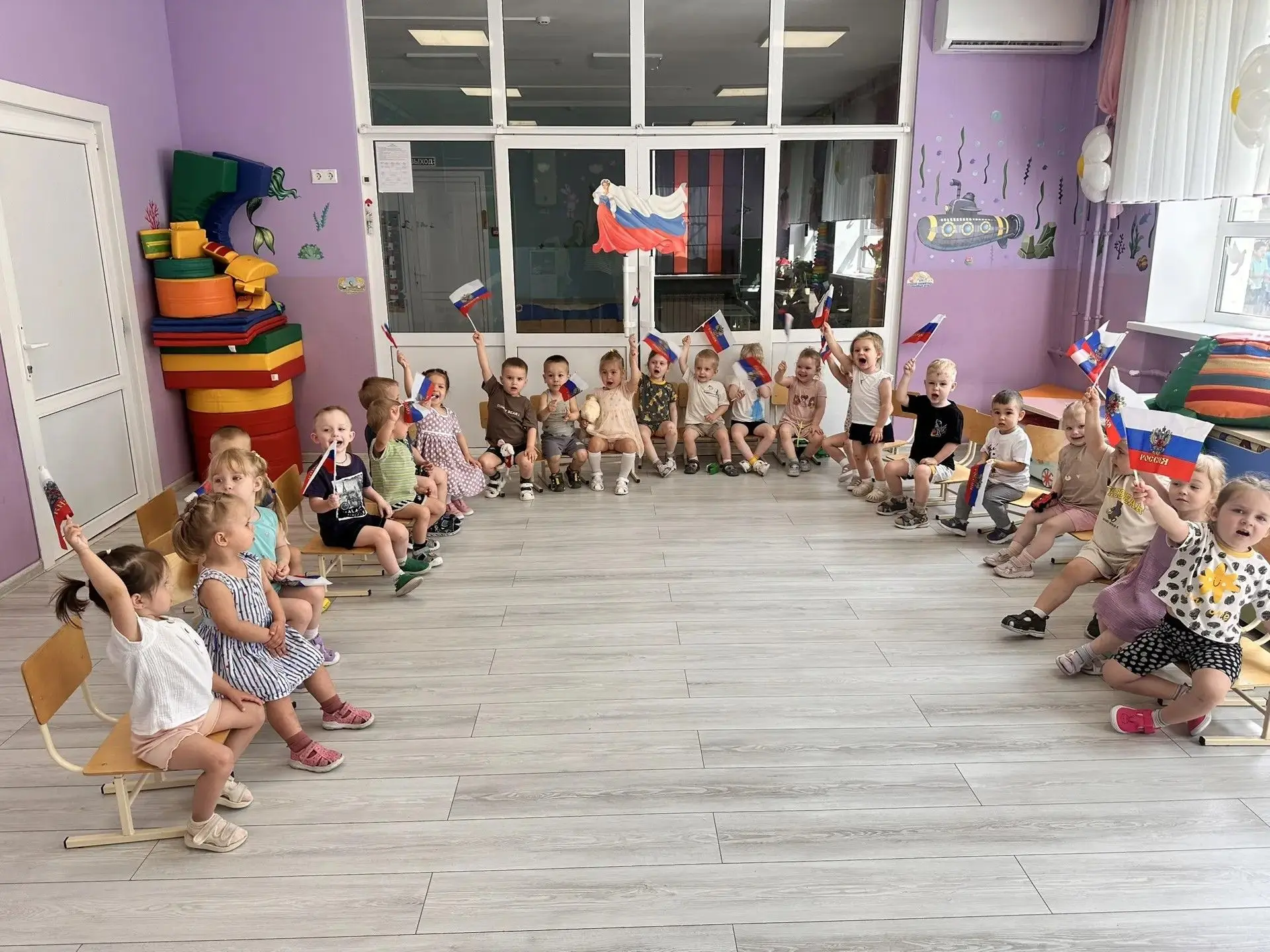 В группе №12 раннего возраста, было проведено мероприятие к предстоящему празднику 🇷🇺 🪆 ребята по