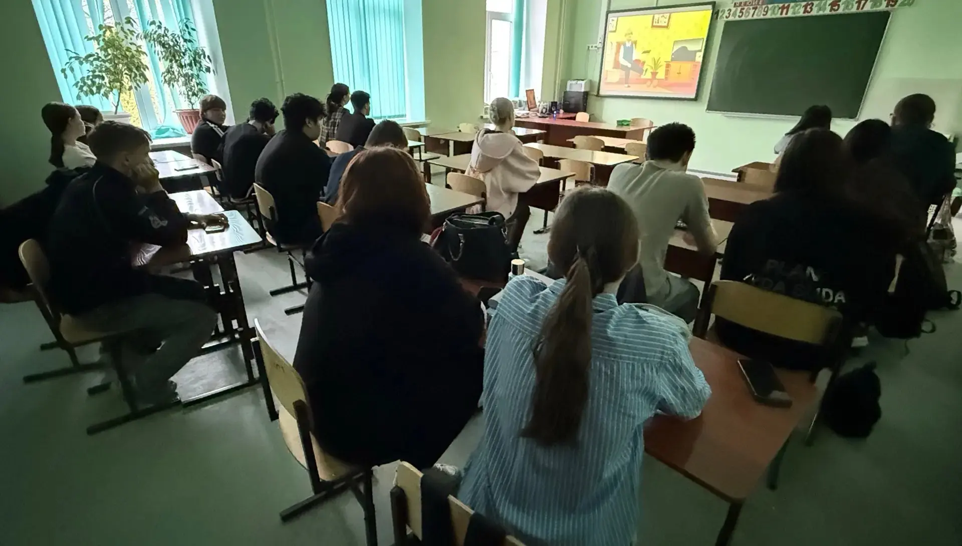 В рамках месячника безопасности были проведены уроки безопасности в старших классах (9-...
