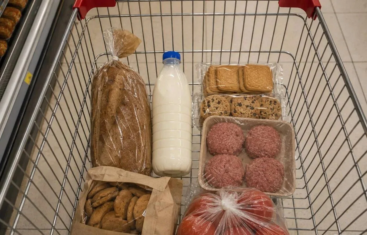 Более 2,7 тонны продуктов сняли с продажи в Иркутской области за полгода

Специалисты Роспотребнадзо