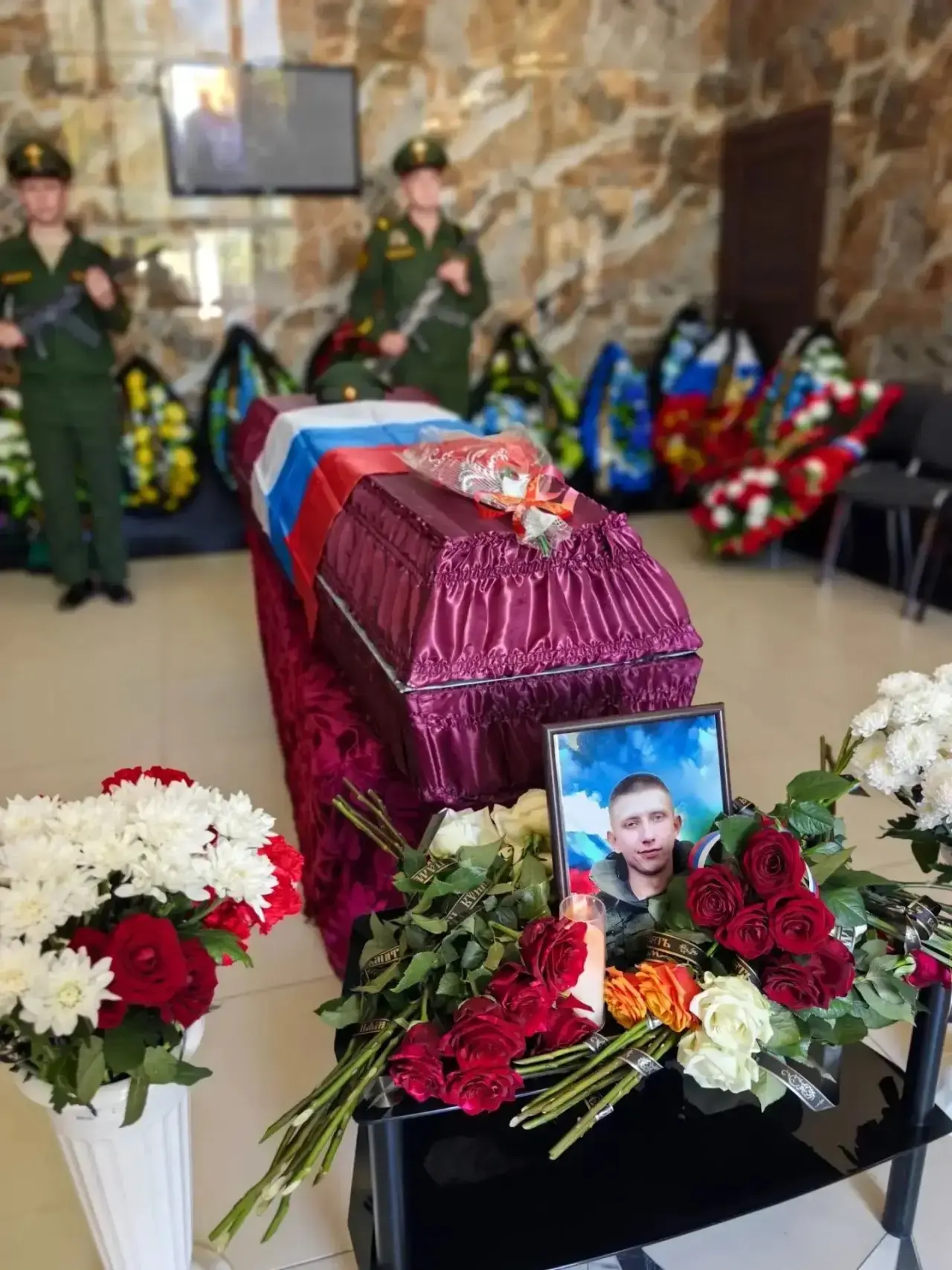 🕯️ Рефтинский простился с Александром Балакиным