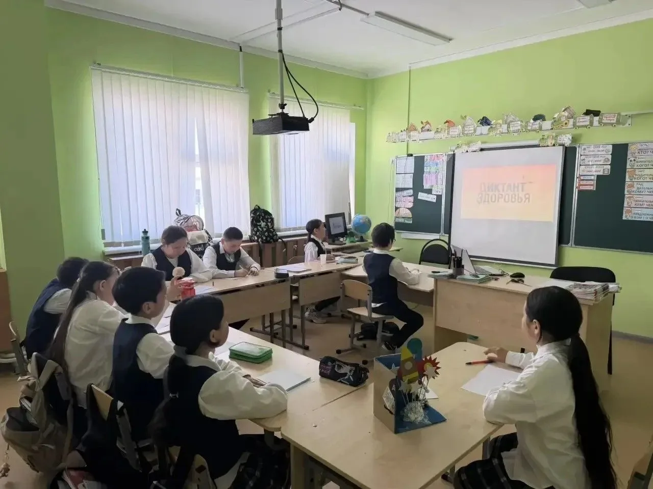 Учащиеся и педагоги школ Ленского и Усть-Алданского районов проверили свою санитарную г...
