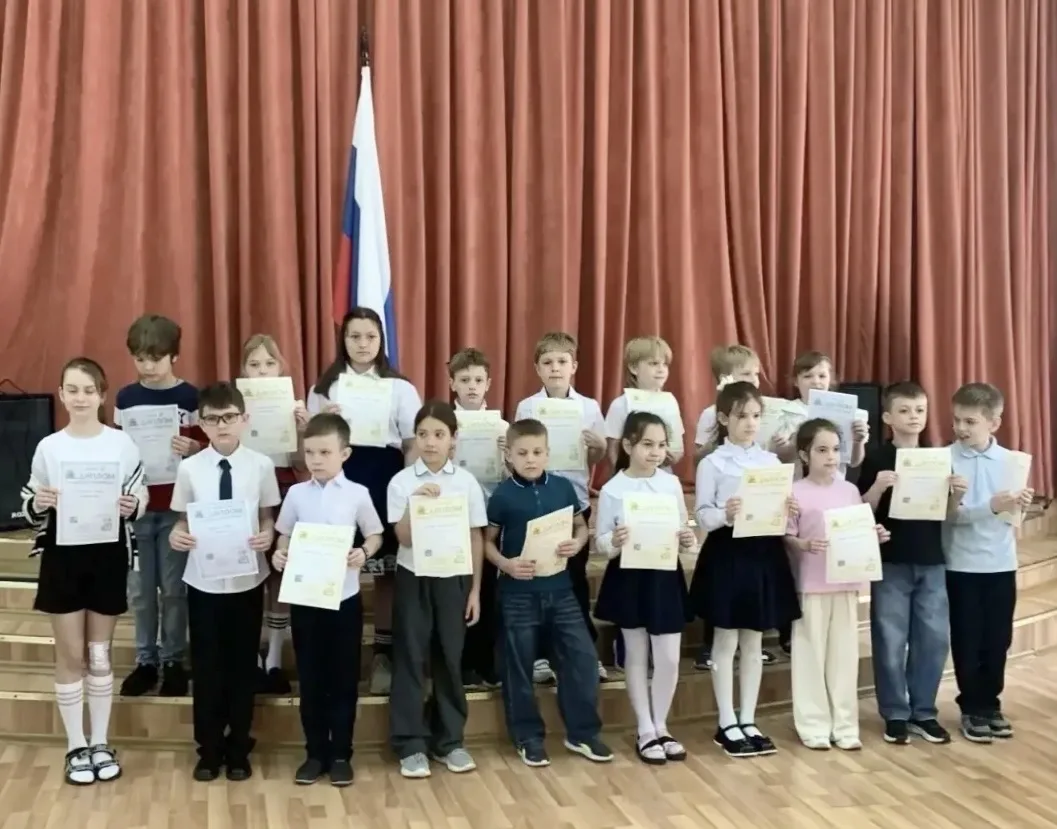 💢 Торжественная линейка   Друзья! Сегодня в школьном здании №2 прошла торжественная линейка, посвящё