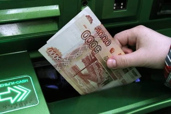 Зарплаты в вакансиях Кузбасса приблизились к 90 тысячам рублей