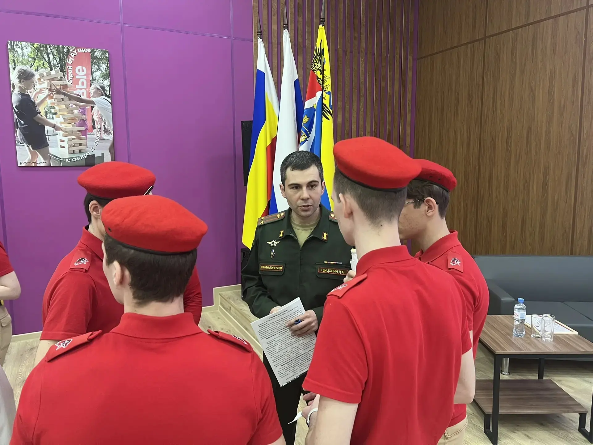 Ученики Рассветовской школы на мероприятии "Есть такая профессия - Родину защищать".