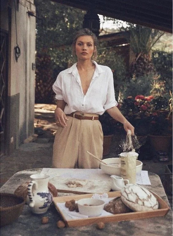 ☕ Монолог

«Мы почему-то привыкли думать, что счастье обязательно придёт вместе с чем-то большим.

К