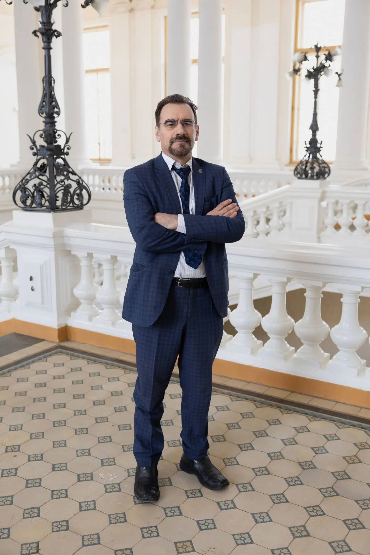 Мы советов не даём, мы их только передаём (если они хорошие, хотя плохих советов полите...