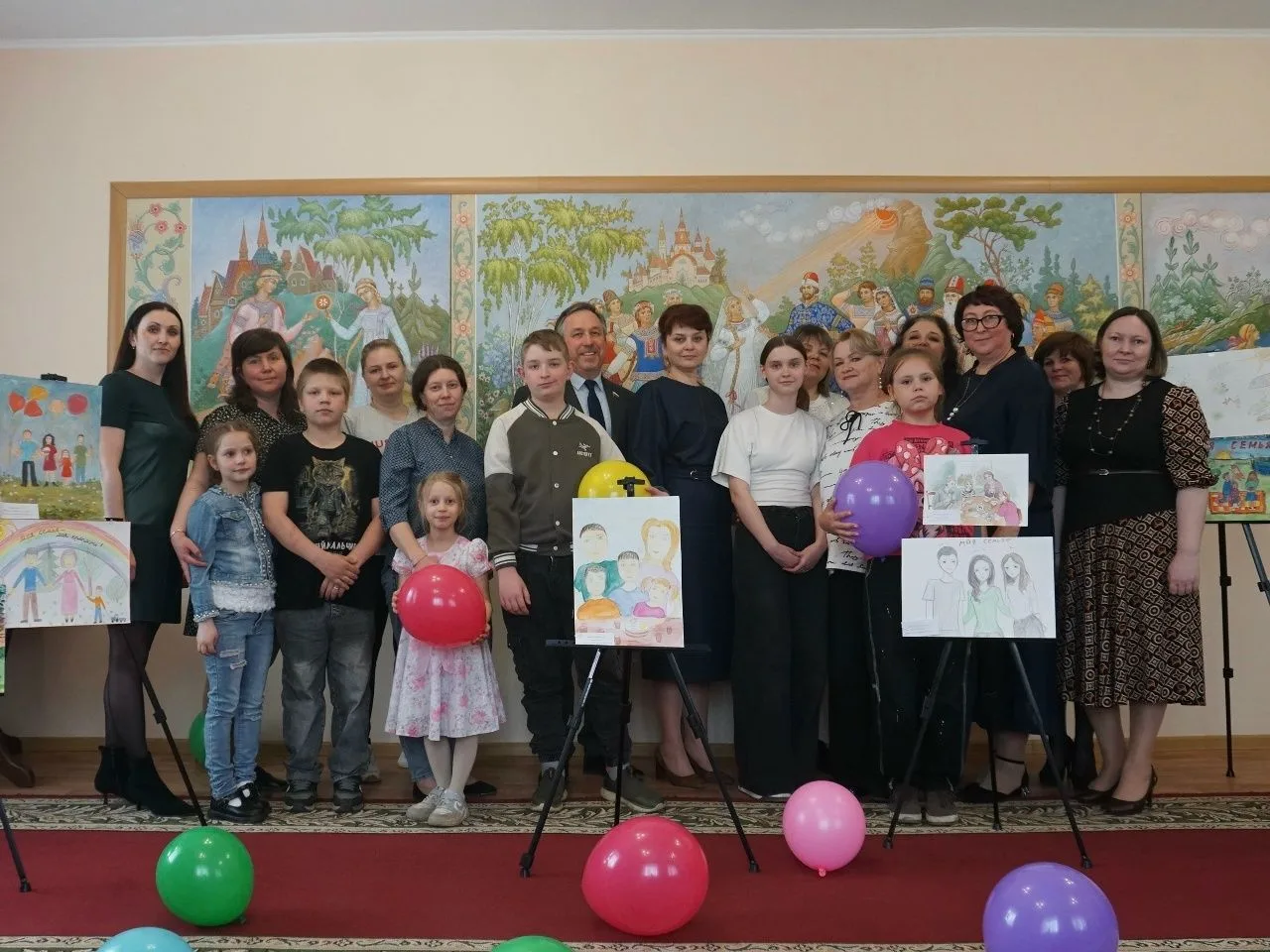 14 мая в Палехском отделе ЗАГС отметили Международный день семьи. В торжественной обста...