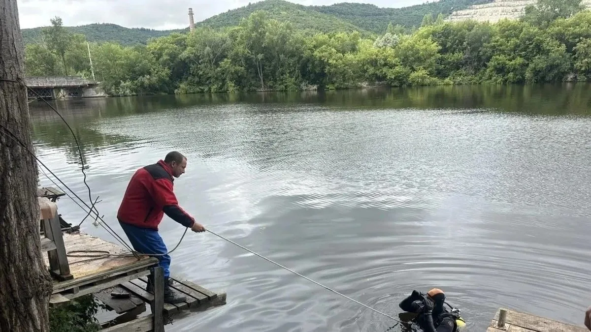 22-летнего парня нашли на глубине 4 метра

Вчера в районе Жигулевска во время рыбалки утонул молодой