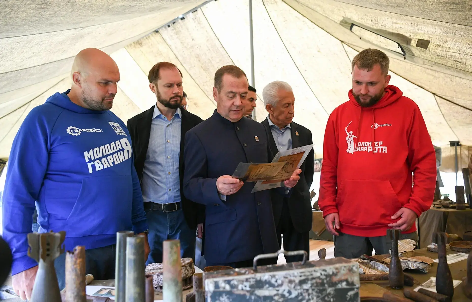 🇷🇺 Дмитрий Медведев и Игорь Щёголев посетили форум «Гвардейск» под Ржевом

30 июля в Ржевском окру