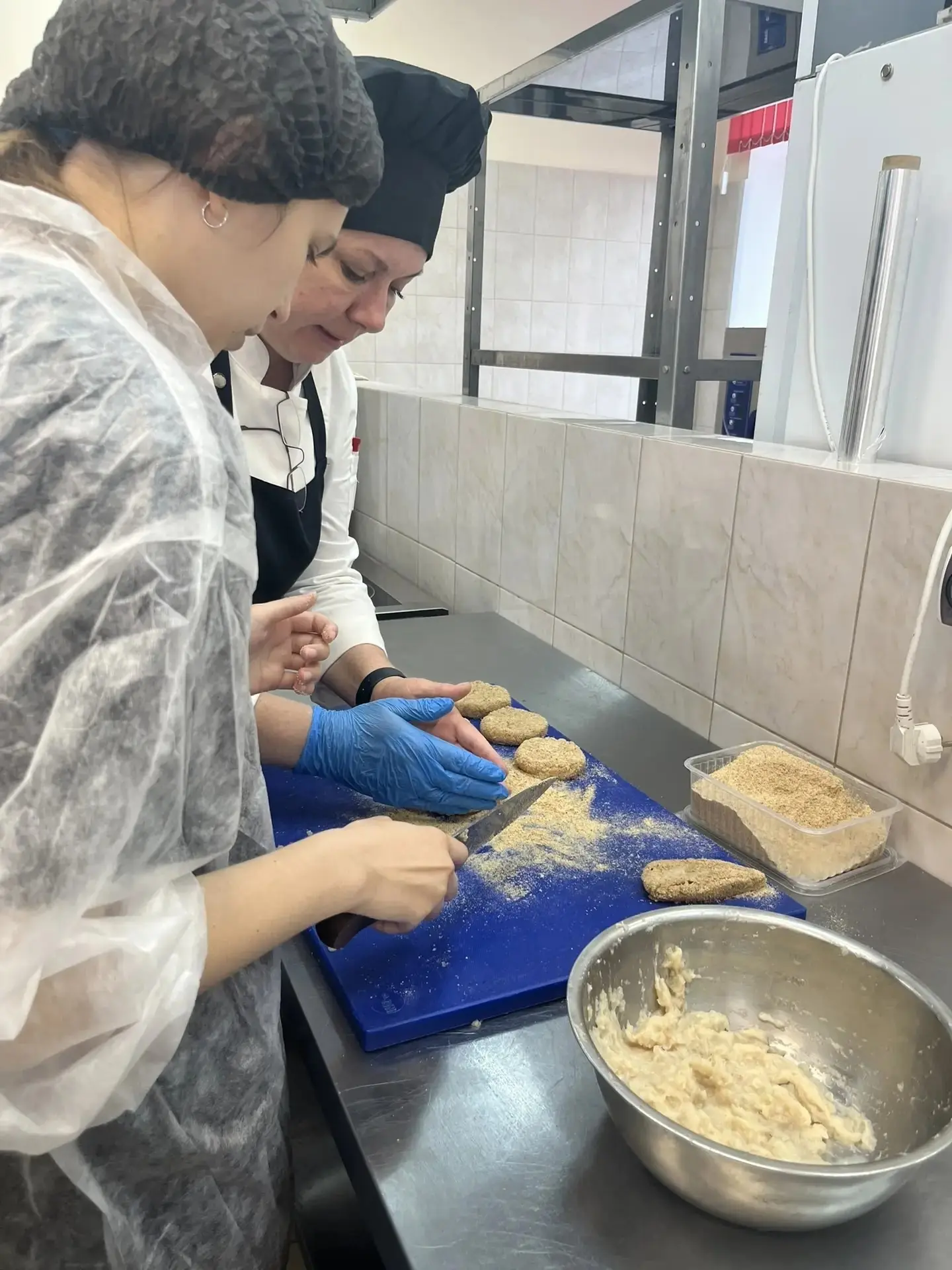 В Колледже технологии и предпринимательства  продолжается обучение по профессии "Повар"...