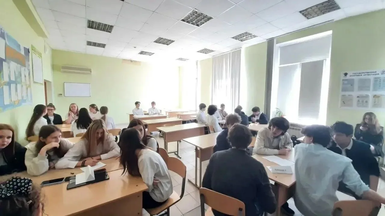 Искусственный интеллект: будущее уже здесь!  Сегодня в рамках Недели высоких технологий в 9Е классе 