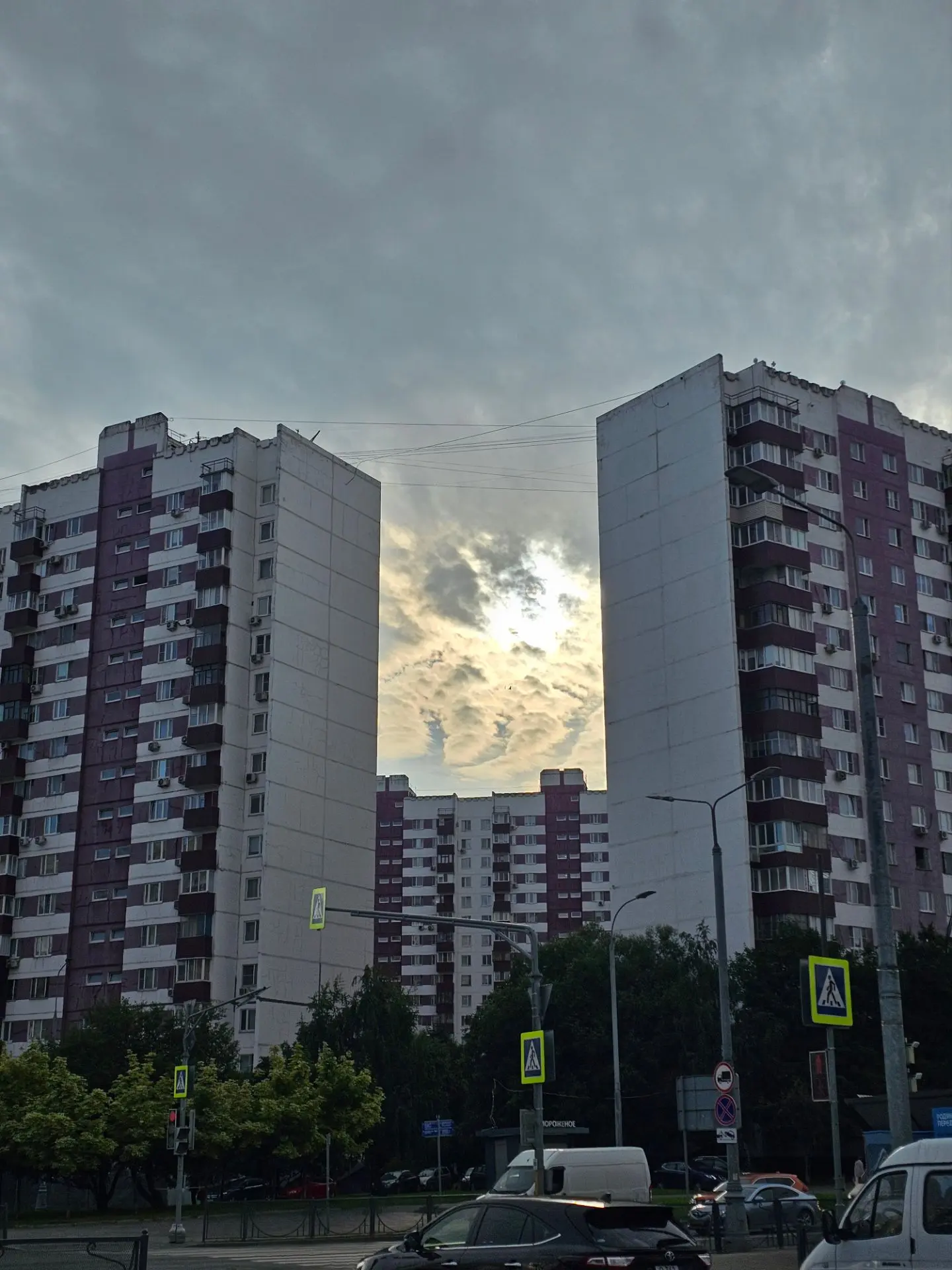 Доброе утро❤️
Сейчас в  Переделкино:

☁️ пасмурно

🌡️ Температура воздуха — 18.33°C
👀 Чувствуется 