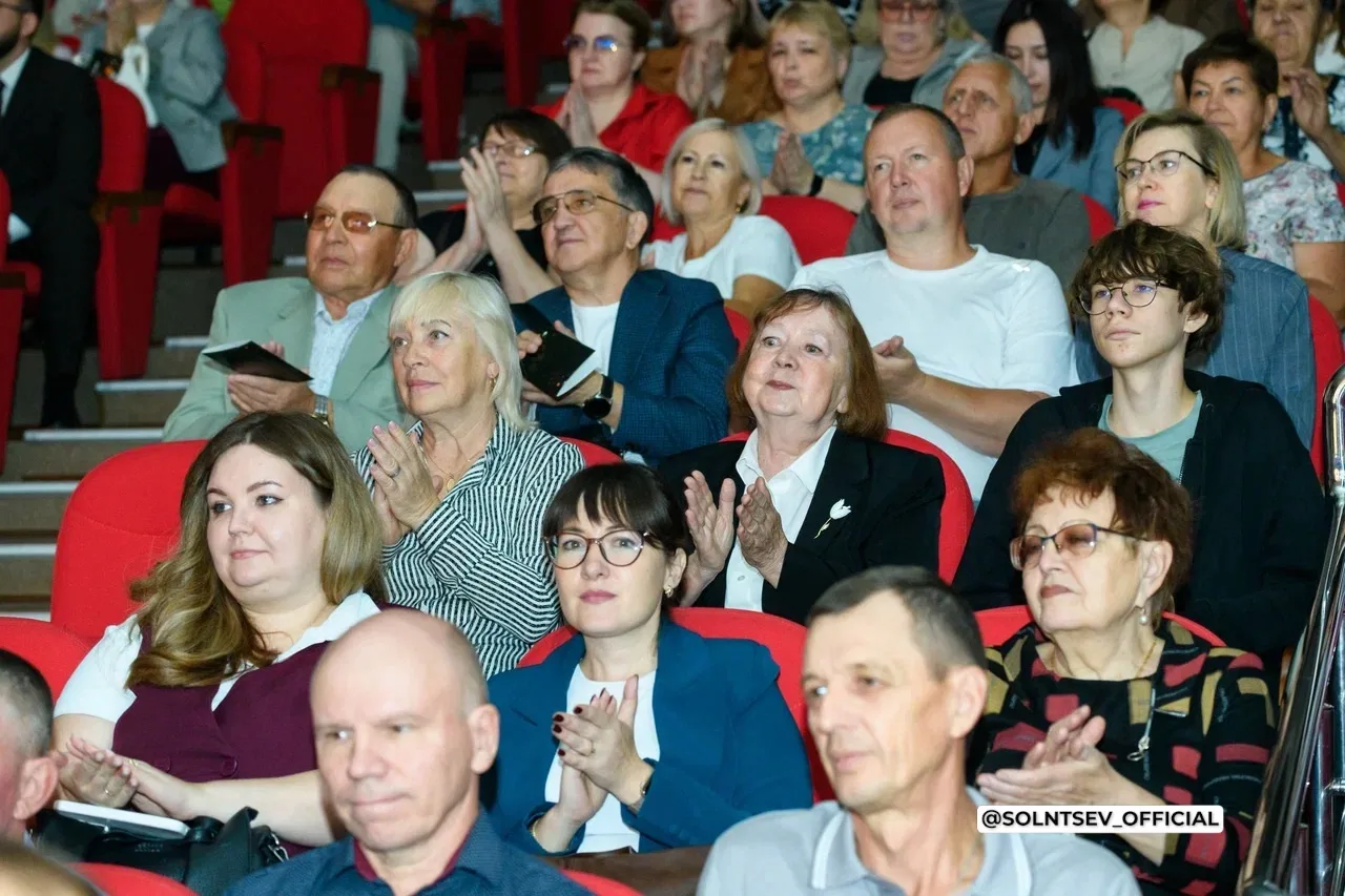 С заместителем Министра строительства и ЖКХ РФ Валерием Владимировичем Леоновым посетил...