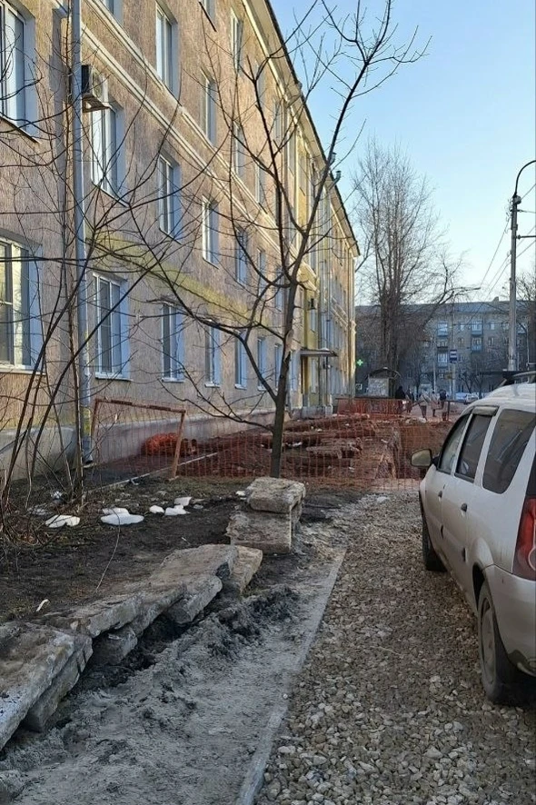 ВЛАСТИ ЦЕЛУЮ НЕДЕЛЮ БУДУТ "УТОЧНЯТЬ", КТО ИЗУРОДОВАЛ ул.МОЛОДЦОВА   В Рязани улица Молодцова уже нес