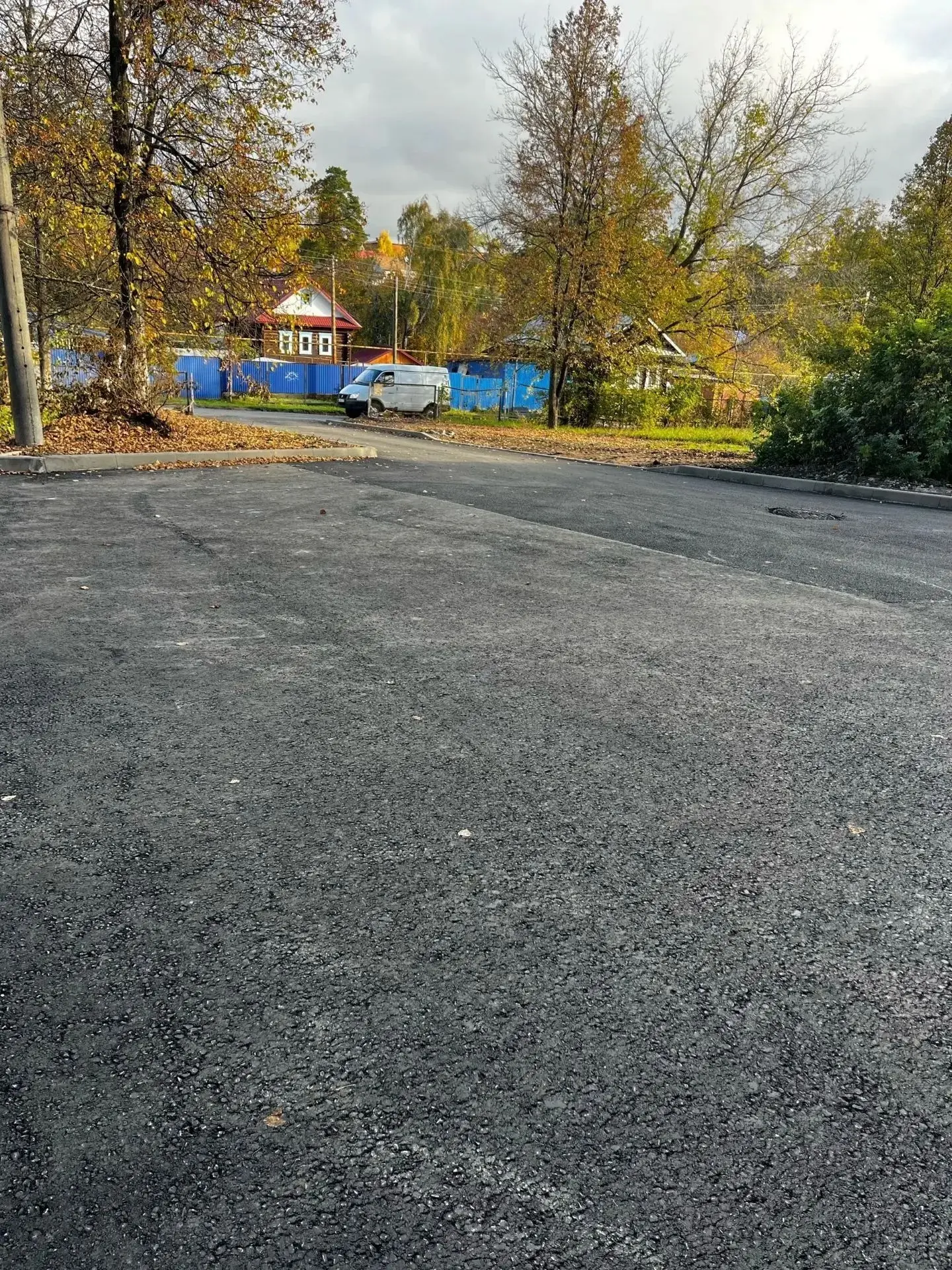 🏥 Внутреннюю территорию Сарапульской городской больницы приводят в порядок.