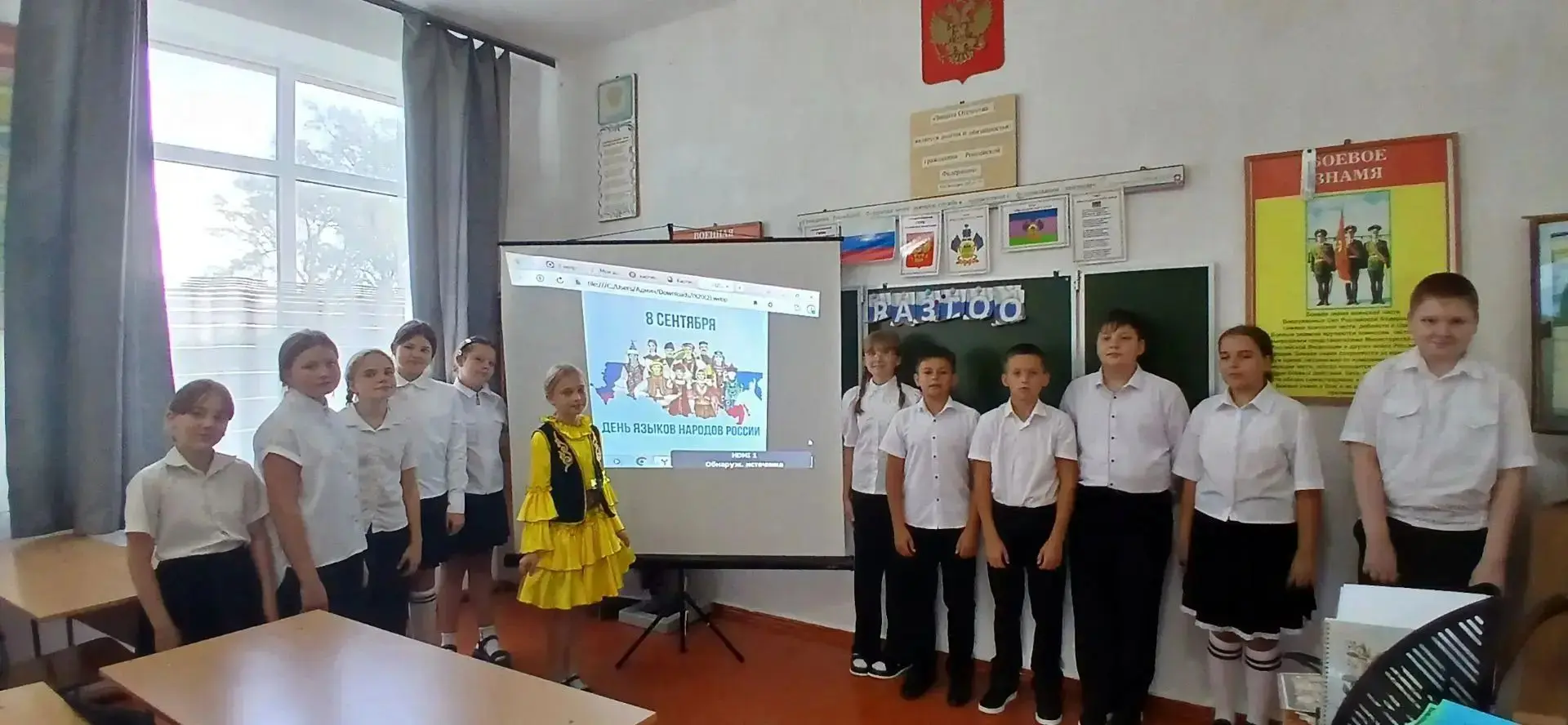 «Языки народов России — сокровище нашей страны» так звучала тема классного часа, провед...