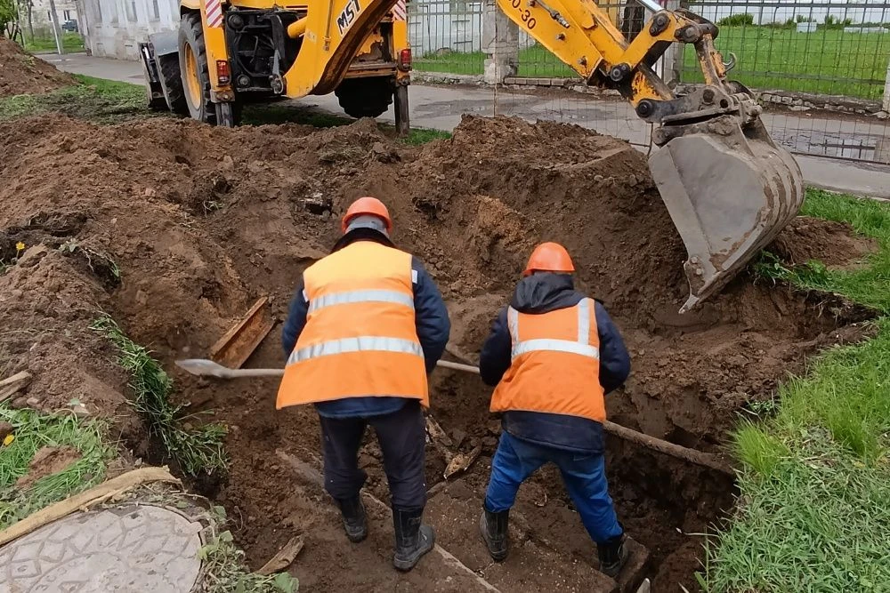 🚧  Ремонт теплосетей в Костроме 31 июля:

📍Накануне силами МУП «Городские сети» велось устранение 