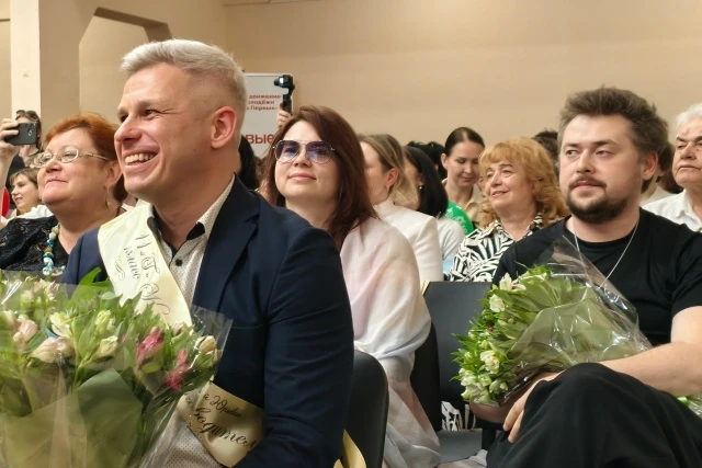 ФОТОМАРАФОН: ПОСЛЕДНИЙ ЗВОНОК  🎉 Пролетели школьные годы — впереди долгий и взрослый путь, важные ре