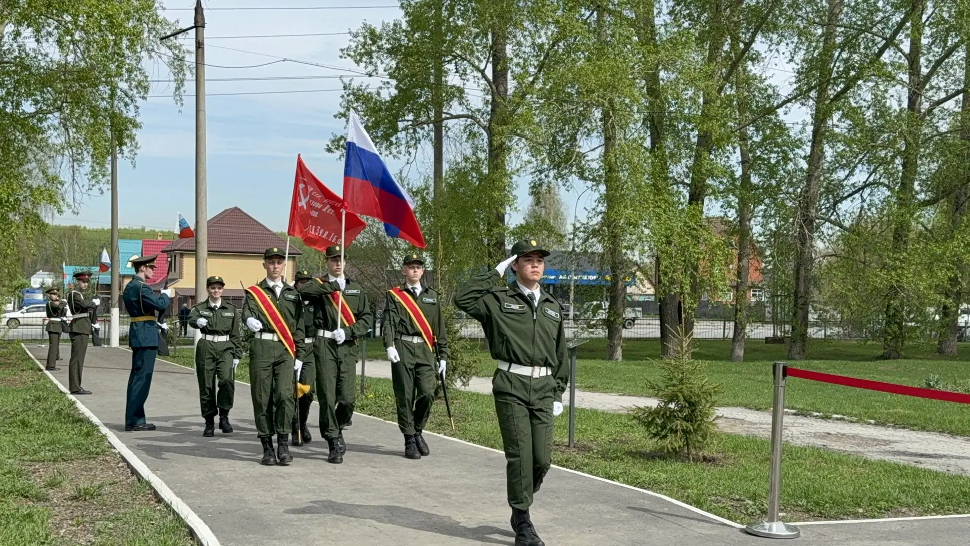 На плацу под знаменем: как колледж встретил 9 Мая

Сегодня, 8 мая, в Новосибирском колледже систем с