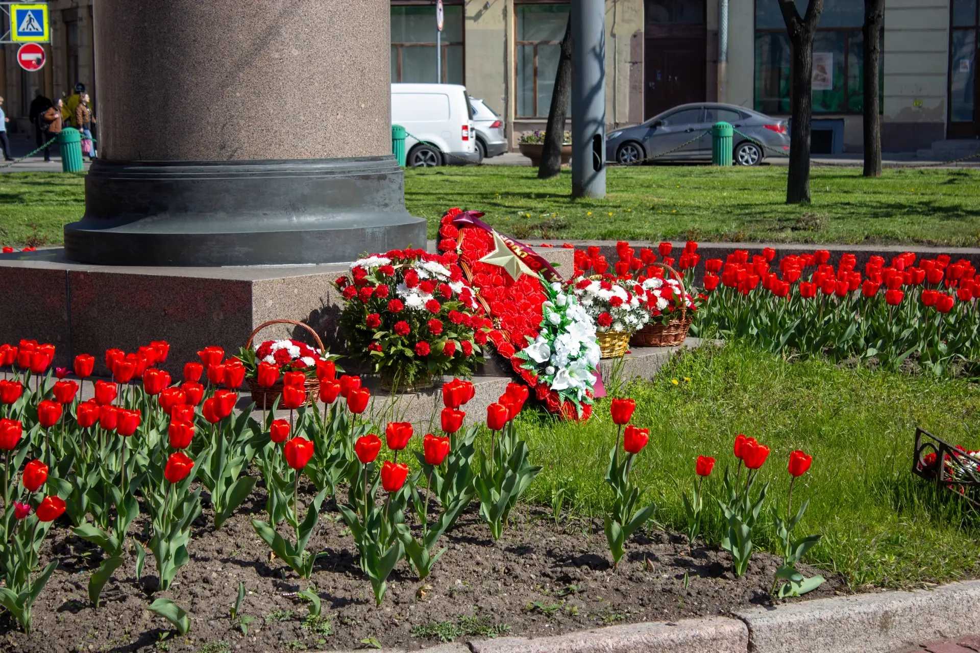🕊️ Приглашаем всех желающих присоединиться к торжественному возложению цветов, посвяще...