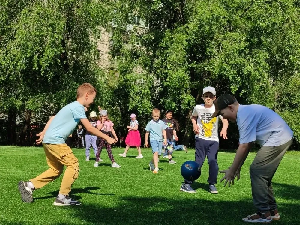 🏃‍♂️ Весёлый день в «Алых парусах»: 2‑й отряд играет в подвижные игры! 🏃‍♂️