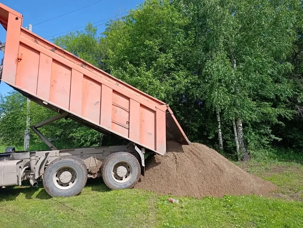 В селе Усть-Гаревая стартовали работы по благоустройству территории. 🚜