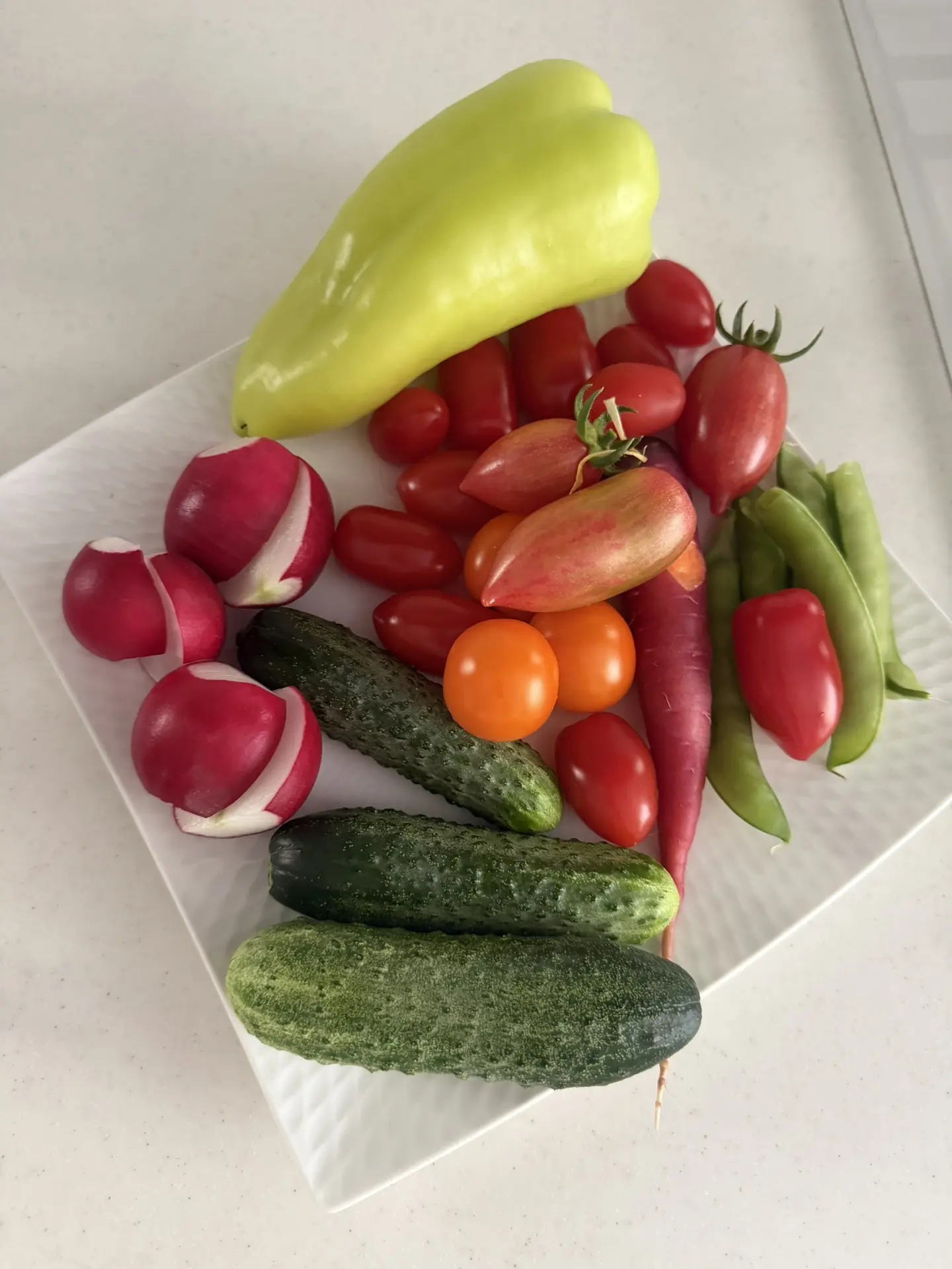 Урожай собрали и накрываем с Василюшей на стол🍅
