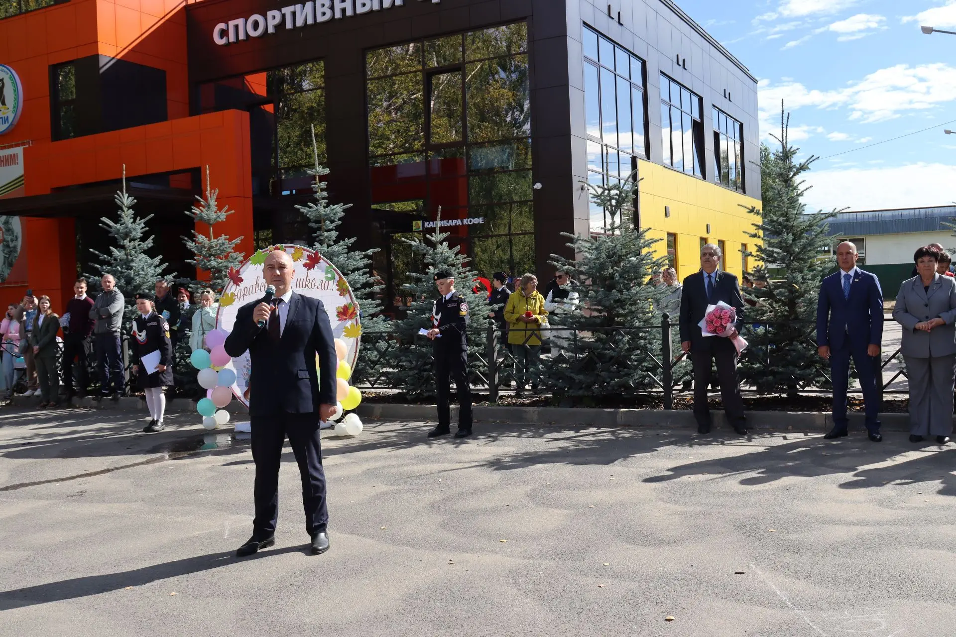 💫На Юбилейной площади райцентра прошла праздничная линейка, посвящённая началу учебног...