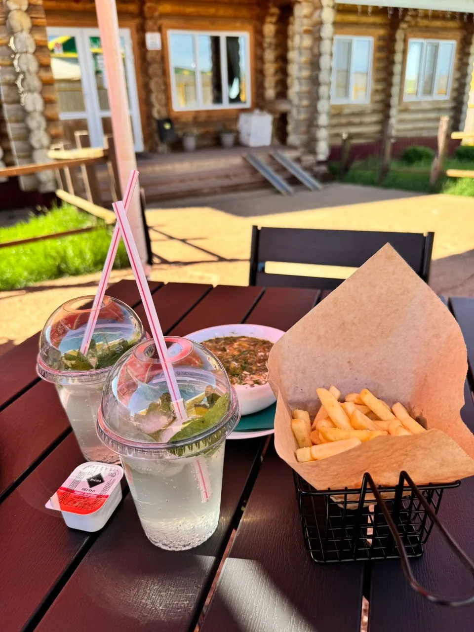 Идеальные выходные — это когда план максимально прост:
🍹 Попивать освежающий мохито.
🍟 Хрустеть ка