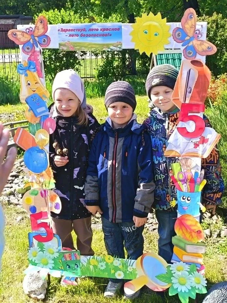 По неведомым дорожкам дендропарка детского эколого-туристического центра, хранящим след...