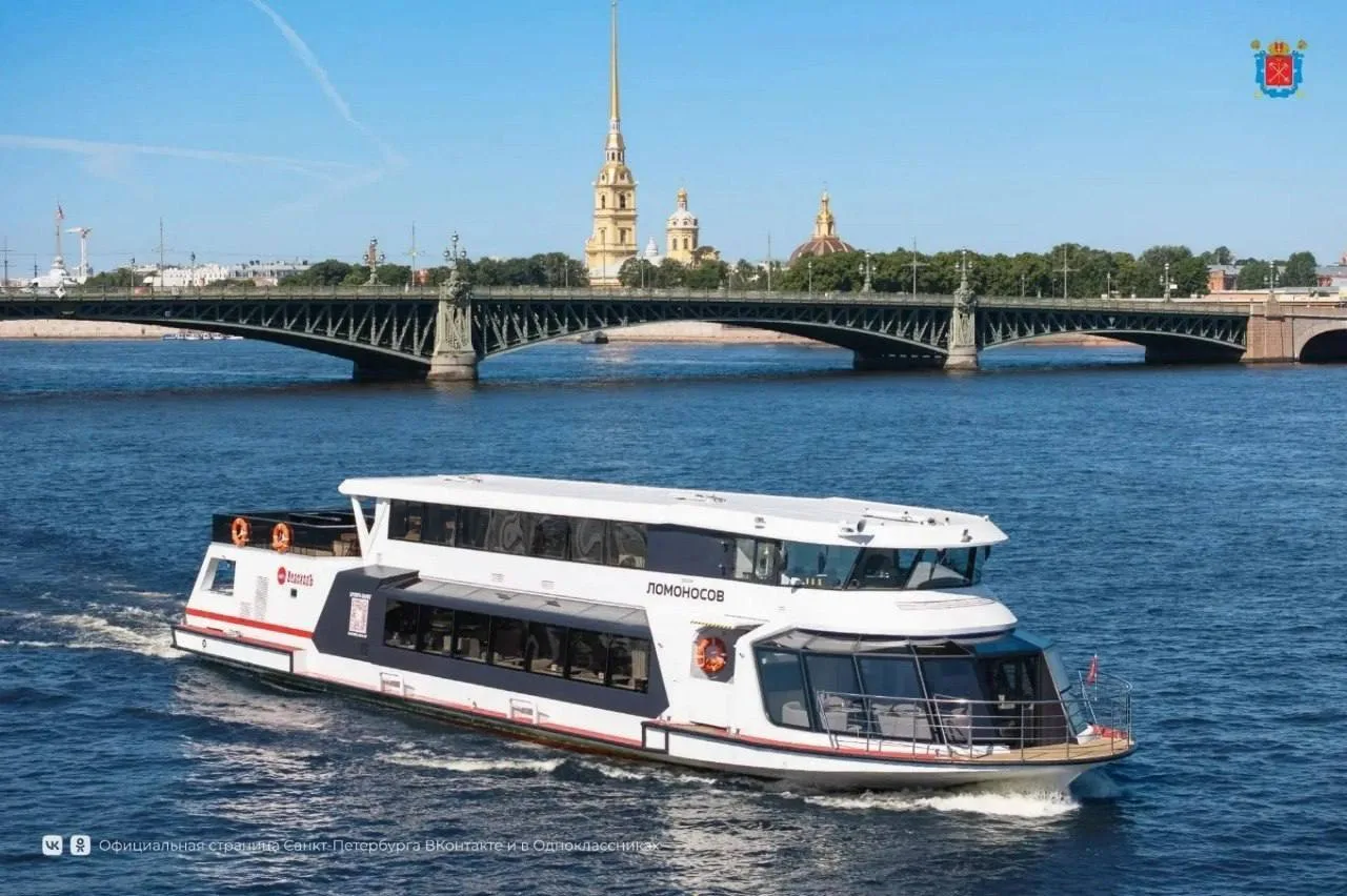 Электросудно «Ломоносов» запустили от Петропавловской крепости