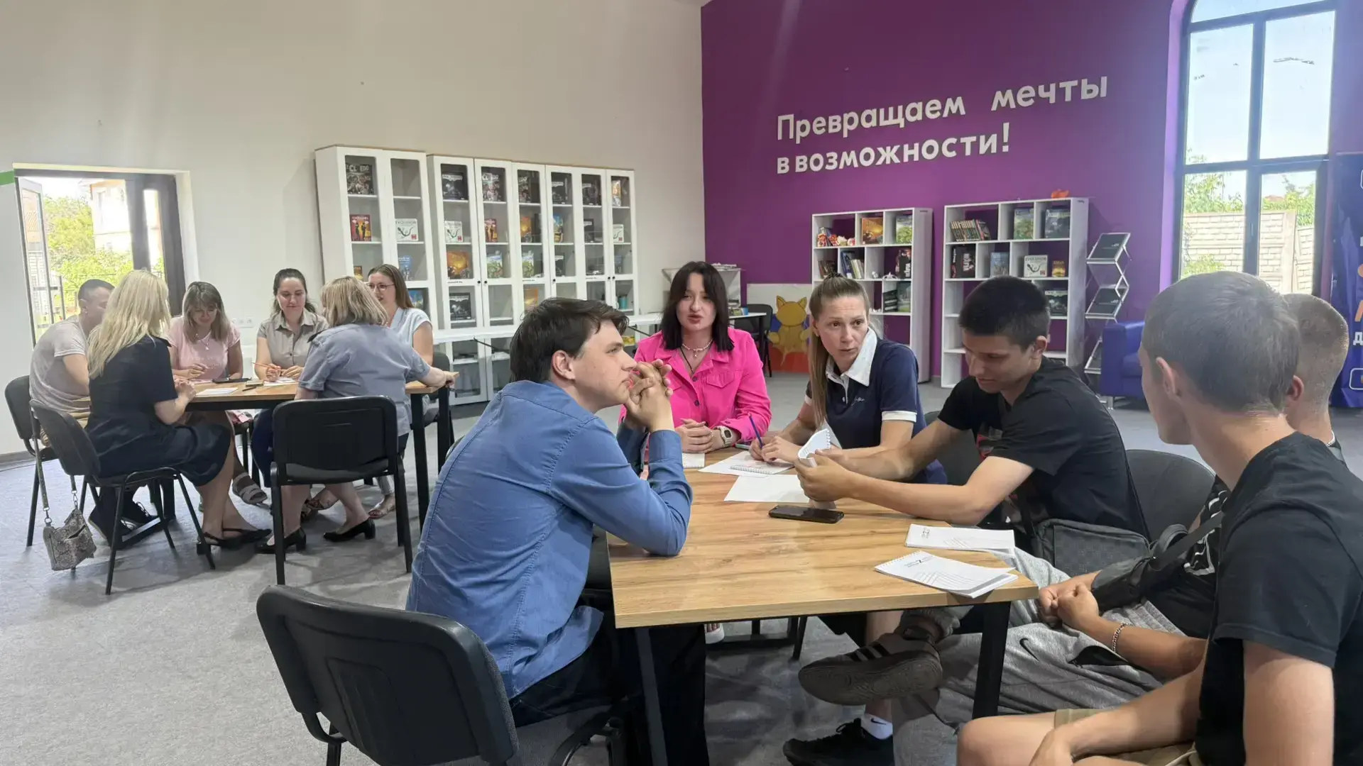 🎉 Знание — сила, скорость реакции — победа!

11 июня председатель ТИК № 6 приняла участие в игре «Д
