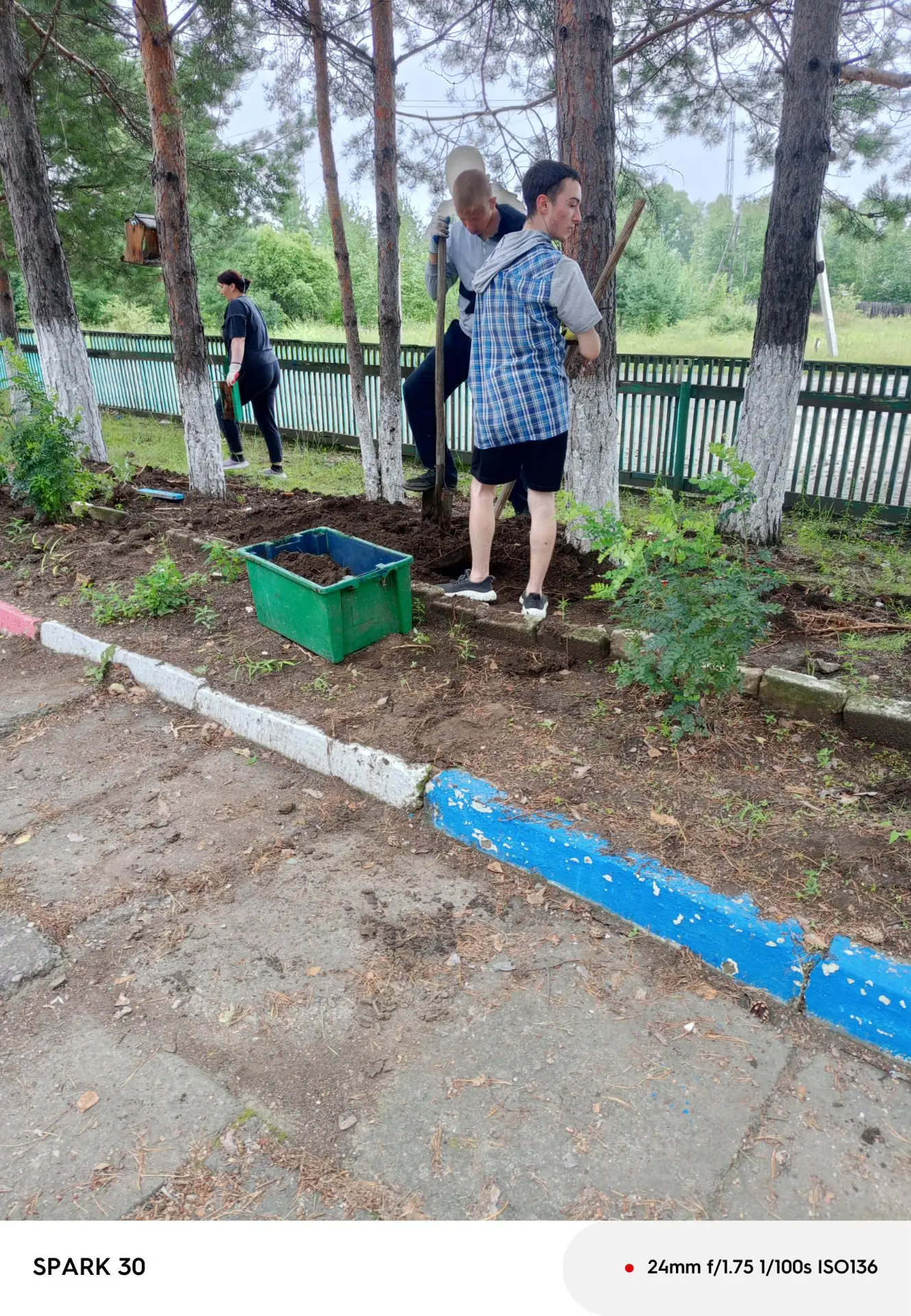 Понедельник день тяжёлый, но не для инициативных людей. Дружно , активно с утра пришел тот , кто бол