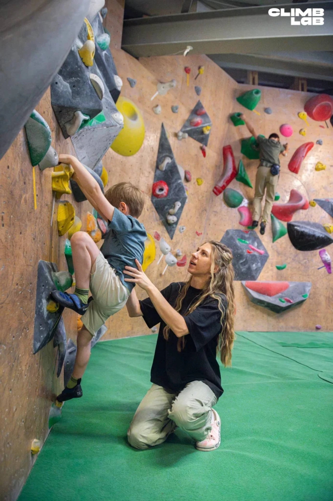 БЕСПЛАТНОЕ ЗАНЯТИЕ ПО СКАЛОЛАЗАНИЮ С ТРЕНЕРОМ В CLIMB LAB!