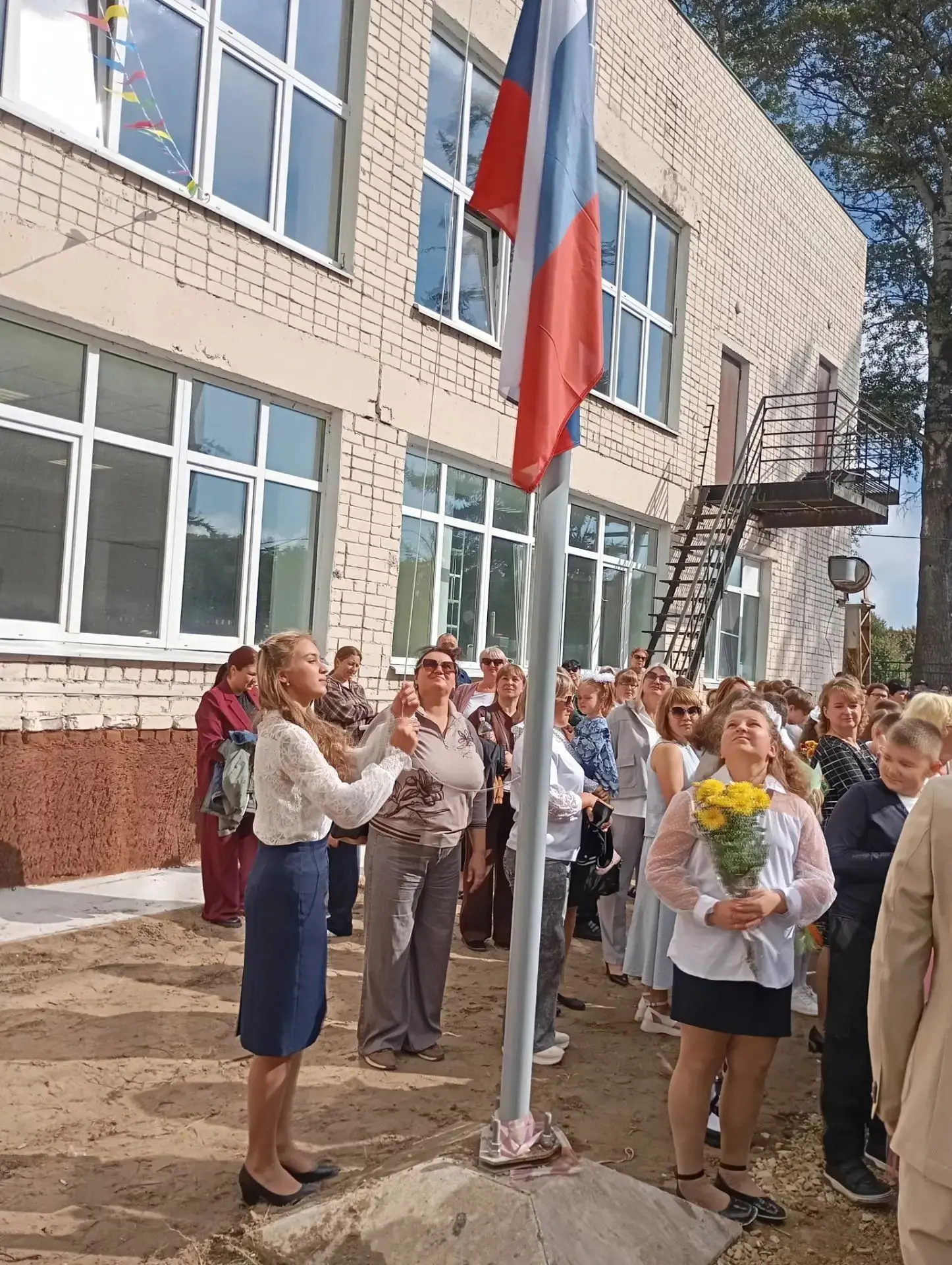 📚 Сегодня, 1 сентября, наша школа распахнула свои двери после капитального ремонта! 🎉