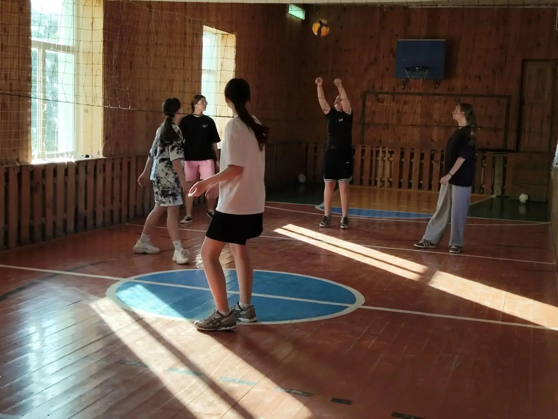 ⚽🏀🏈🎾🏐
В нашей школе на летних каникулах, продолжает действовать школьный спортивный клуб, назван
