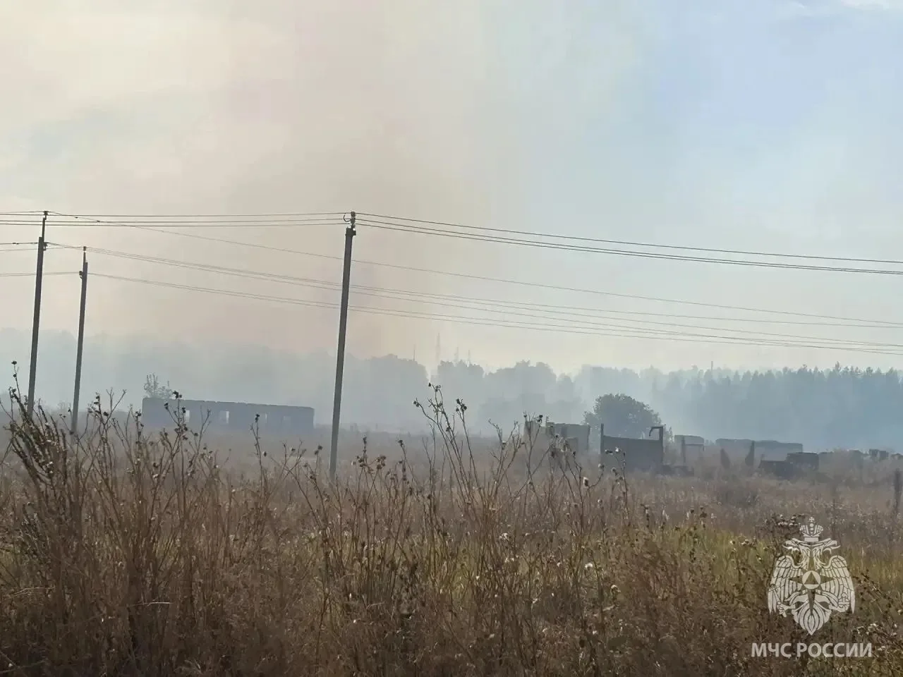 Огнеборцы МЧС России ликвидируют ландшафтный пожар в Саракташском районе