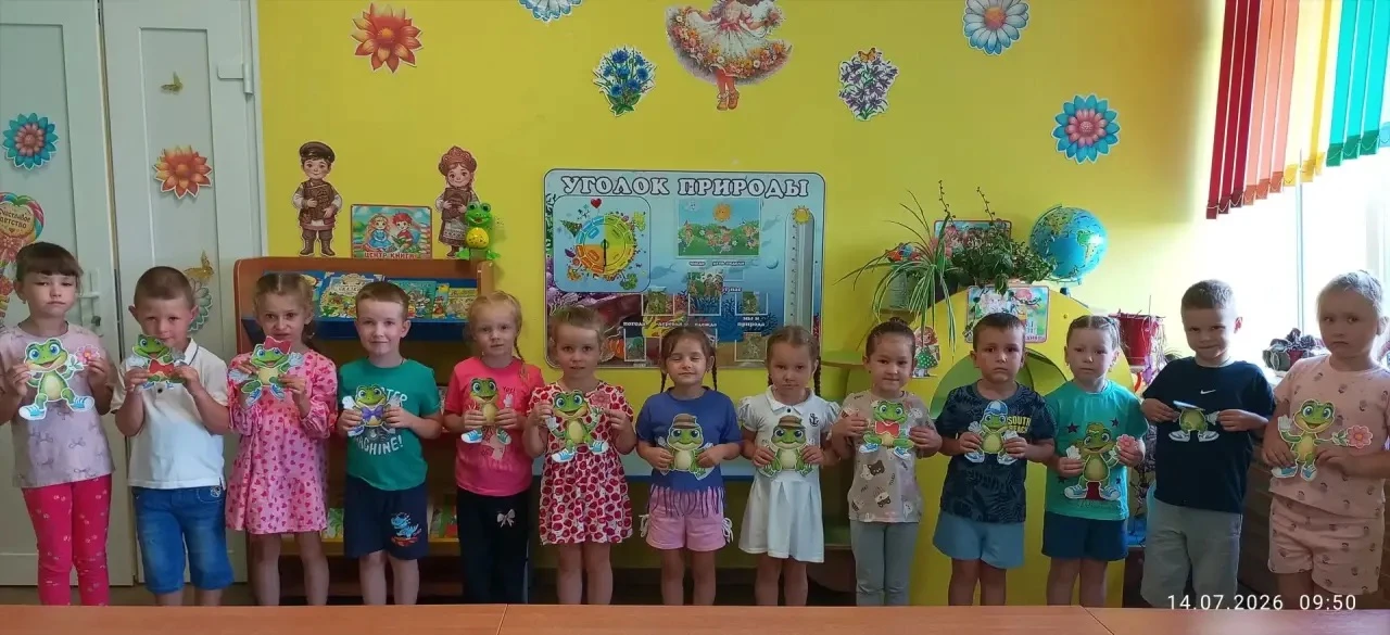 Сегодня в средней группе было по-настоящему оживленно! Мы провели занятие по аппликации, и теперь на