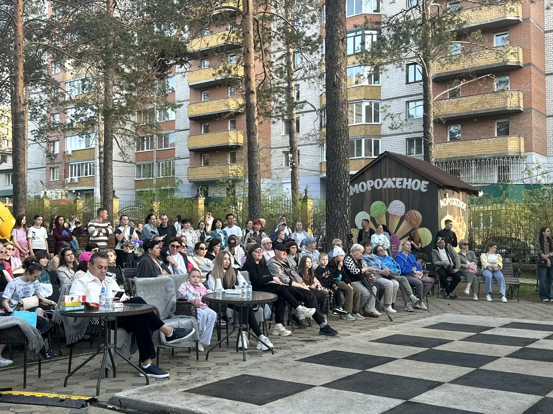 🤗Истории о мечте, дружбе и будущем посмотрели гости Шахматного парка в Чите.  В одном из короткометр
