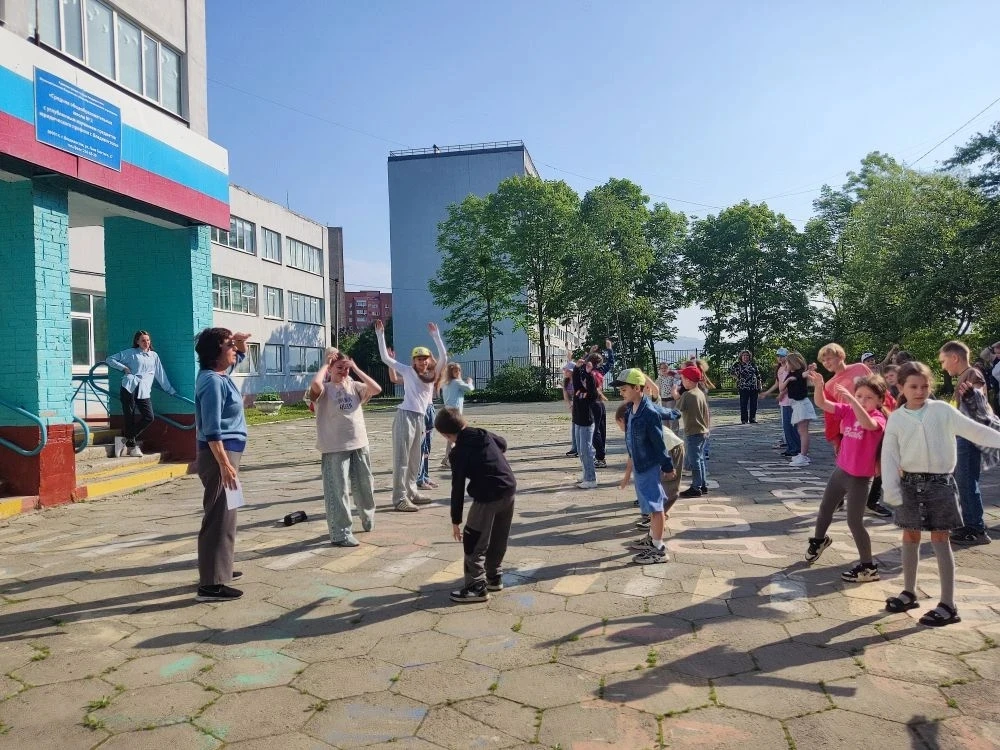 Сегодня день начался с веселой зарядки