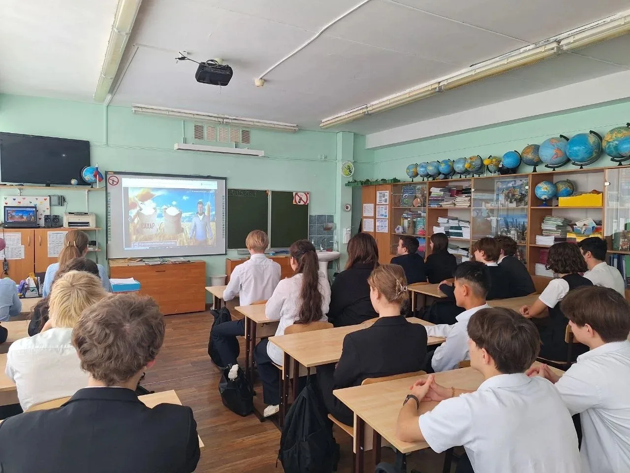 🇷🇺 «Россия — мои горизонты»: фокус на регион!  12 марта в МБОУ «Центр образования №3»  прошло профор