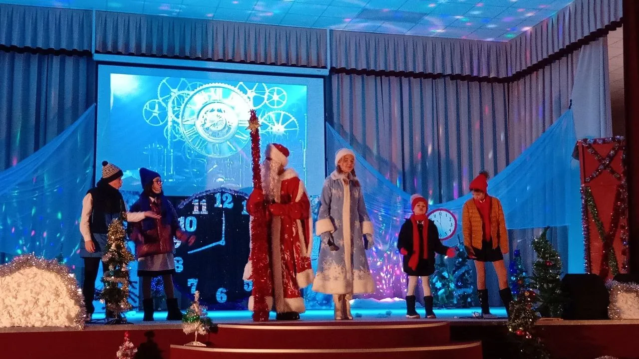 ❄️🎅🎉В нашей школе состоялось по-настоящему волшебное событие — старшеклассники подготовили трогатель