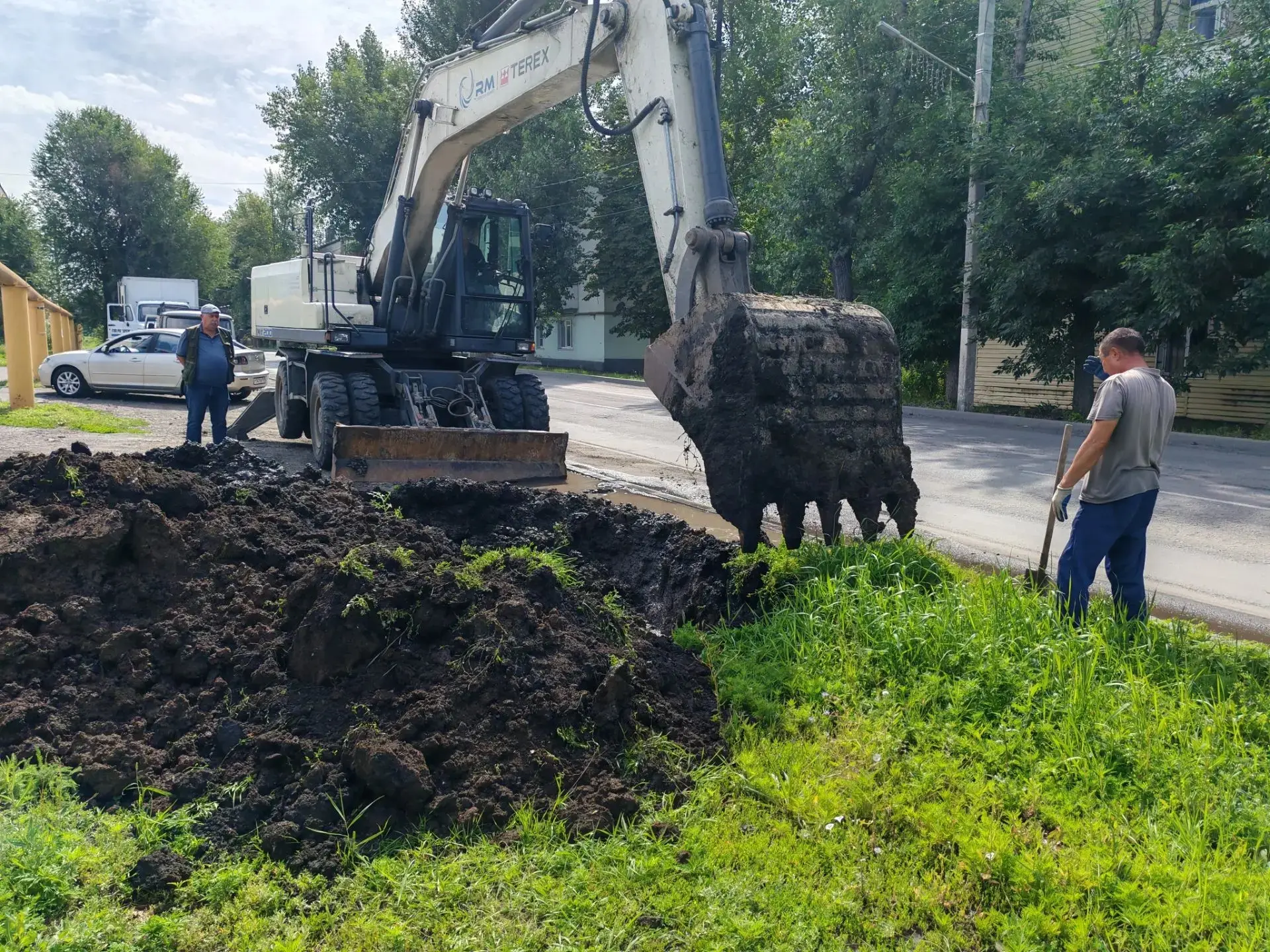 Специалисты участка «Зверевский» провели комплекс ремонтных работ по устранению двух аварийных порыв