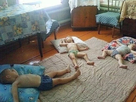 Сразу вспомнилось детство, летом у бабушки когда собирались все внуки и внучки ❤️